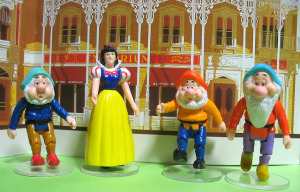 Disney World Town Square Friend / Snow White and 3 Dwarfs