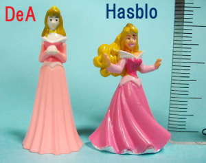 オーロラ姫ミニフィギュア/左：デアゴスティーニ製　右：ハスブロ製
