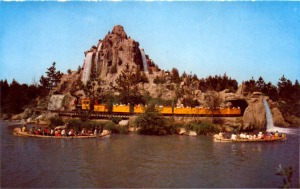 post Cards / CASCADE MOUTAIN - TRAIN - FRONTIERLAND /('60s)